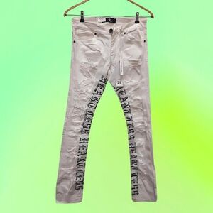NWT Focus designer white jeans with Heartless embroidery stacked, size 29